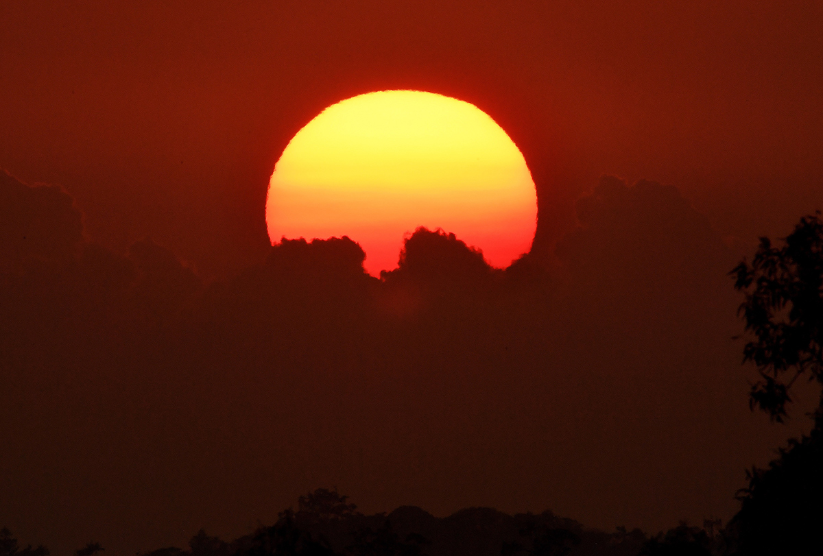 An image of a sun rising/setting, looking hot.